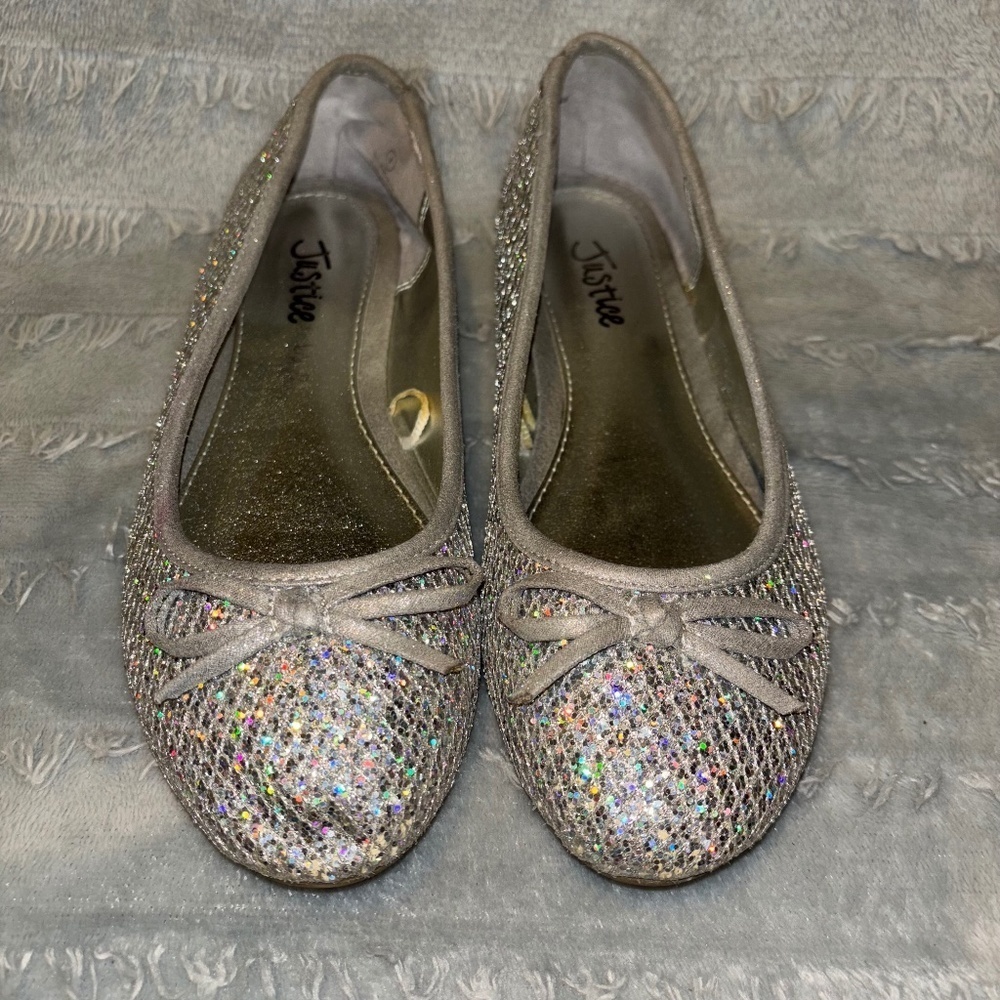 Justice big girls size 4 silver sparkle flats adorable!